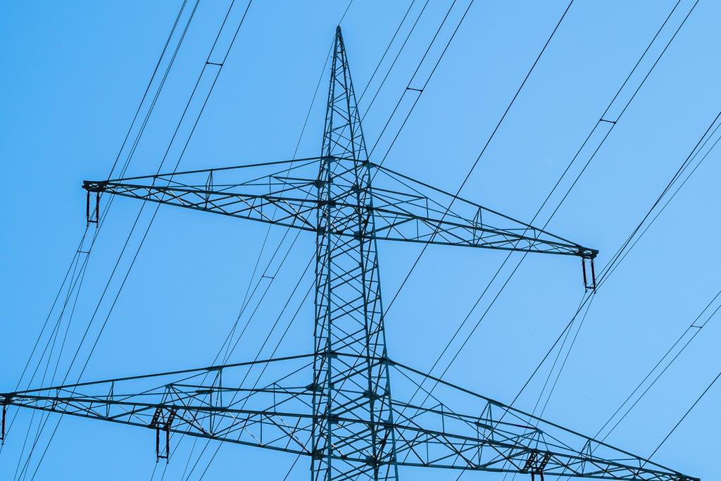 torre de cabos elétricos